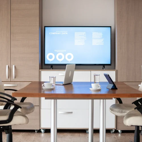 Vidéoconférence : GVC3212 vs RALLY BAR Mini